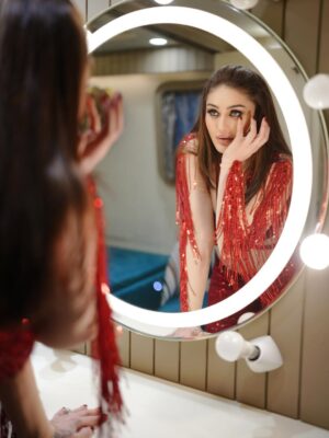 Shefali Jariwala Instagram - Vanity diaries ❤️
#backstagesecrets 
.
.
.
📸 @harajproductions 
MUA @makeup.yasmin 
Managed by @farukh.shaikh 
.
.
.
#delhi #gigtime #showtime #performance #shefalijariwala #wednesdaylove #instalike #backstage #backstagelife