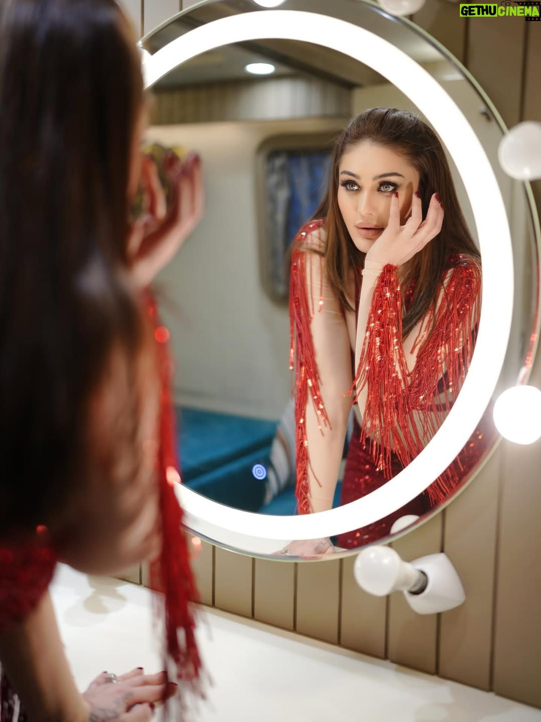 Shefali Jariwala - 665.8K Likes - Vanity diaries ❤️
#backstagesecrets 
.
.
.
📸 @harajproductions 
MUA @makeup.yasmin 
Managed by @farukh.shaikh 
.
.
.
#delhi #gigtime #showtime #performance #shefalijariwala #wednesdaylove #instalike #backstage #backstagelife