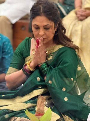 Shefali Shah Instagram - A glimpse from our annual office Laxmi Puja ✨

@sunshinepicturesofficial @aashin_shah 

#DiwaliPuja #Diwali #Diwali2025 #Rituals