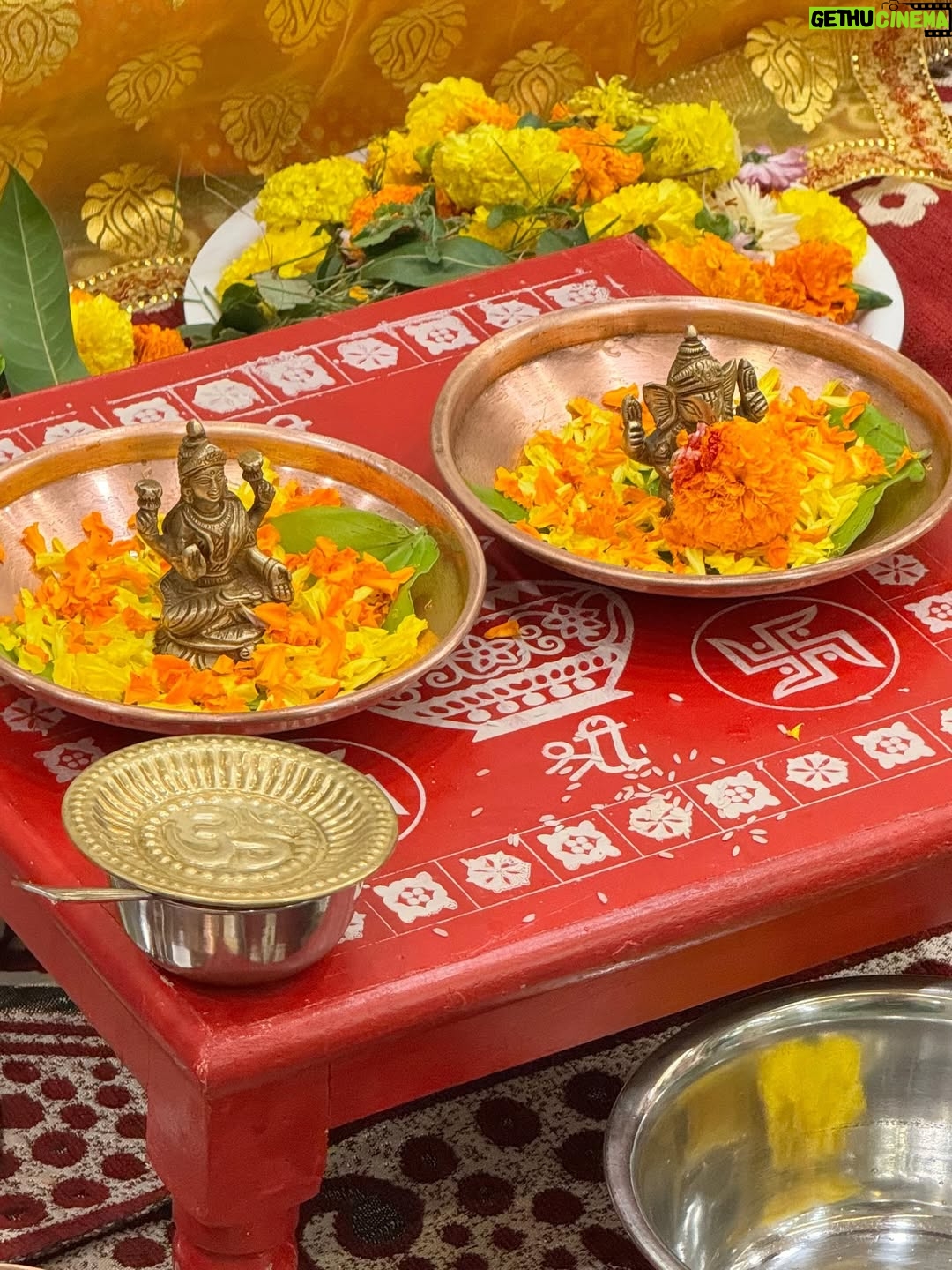 Shefali Shah - 43K Likes - A glimpse from our annual office Laxmi Puja ✨

@sunshinepicturesofficial @aashin_shah 

#DiwaliPuja #Diwali #Diwali2025 #Rituals