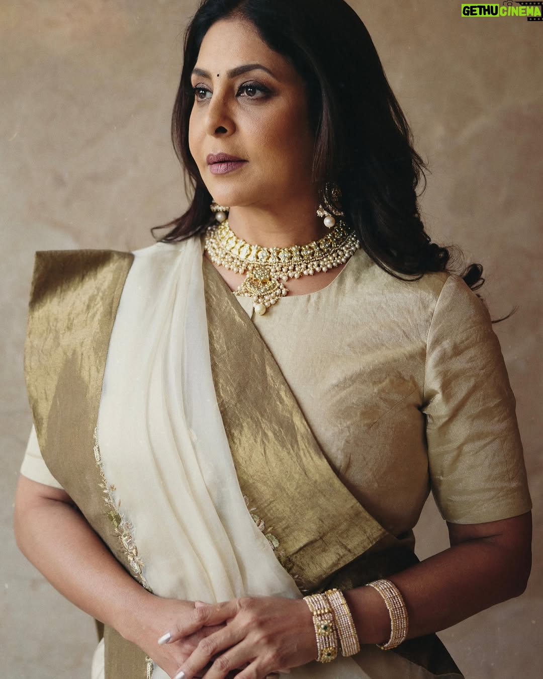 Shefali Shah - 45.6K Likes - Wishing lots of light, love and laughter always. 
A VERY HAPPY DIWALI AND A FABULOUS NEW YEAR TO ALL OF YOU! ✨

Outfit - @anavila_m 
Jewellery - @tyaanijewellery 
Styled by - @who_wore_what_when 
Photography - @hiteshkhunt
Makeup by - @pallavisymons 
Hair by - @sandhyabellarae 
Assisted by - @imraj_gupta 
Managed by - @medhadalal90 
Location - @taj_skyline 

#Diwali2025 #HappyDiwali #Diwali #NewYear