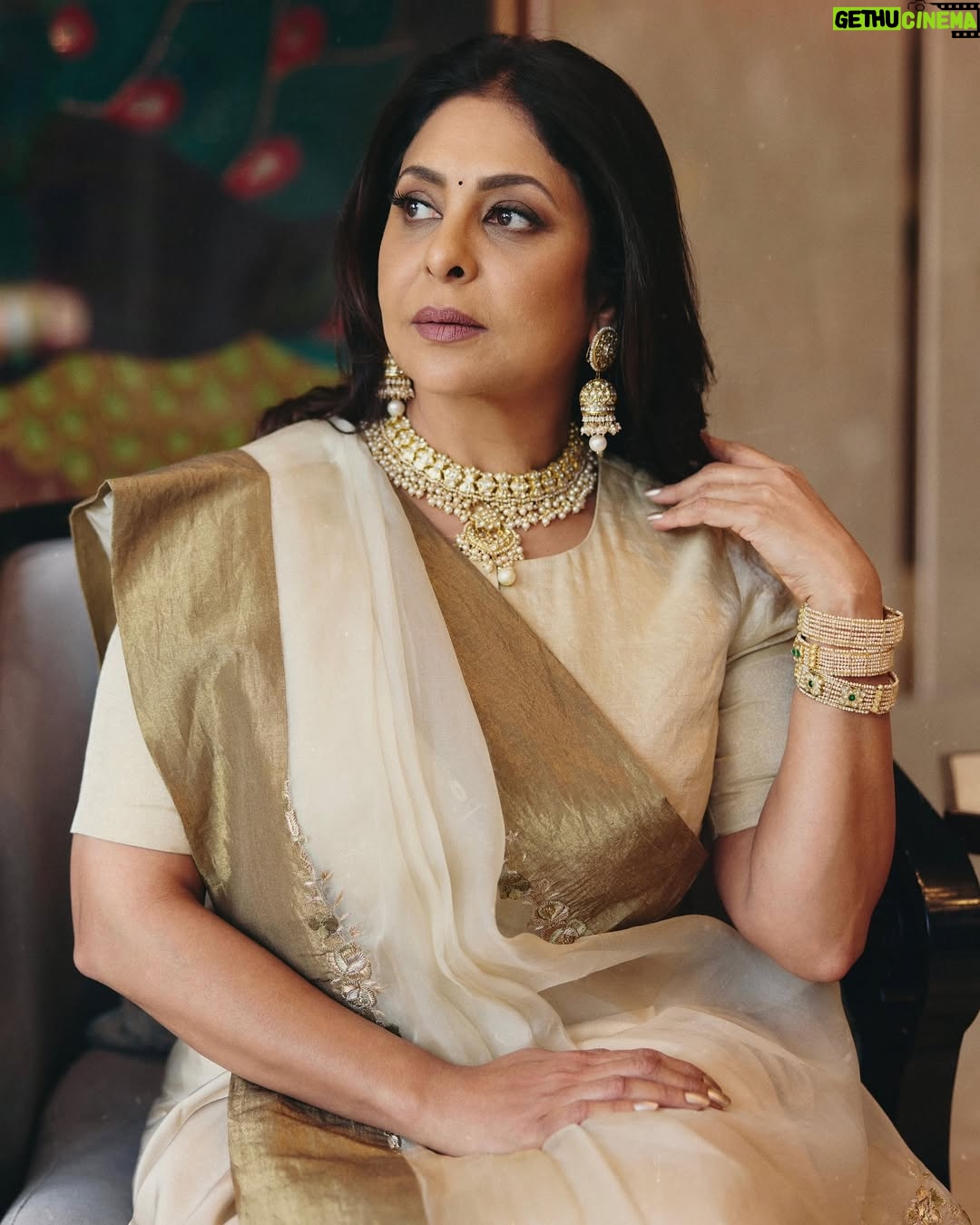 Shefali Shah - 45.6K Likes - Wishing lots of light, love and laughter always. 
A VERY HAPPY DIWALI AND A FABULOUS NEW YEAR TO ALL OF YOU! ✨

Outfit - @anavila_m 
Jewellery - @tyaanijewellery 
Styled by - @who_wore_what_when 
Photography - @hiteshkhunt
Makeup by - @pallavisymons 
Hair by - @sandhyabellarae 
Assisted by - @imraj_gupta 
Managed by - @medhadalal90 
Location - @taj_skyline 

#Diwali2025 #HappyDiwali #Diwali #NewYear