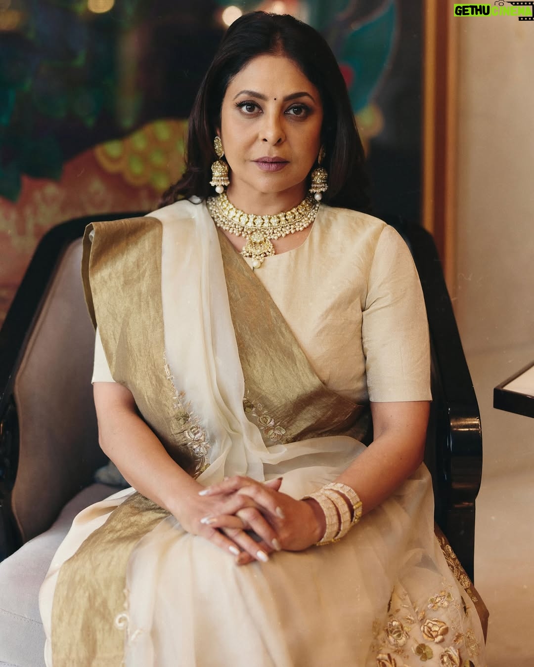 Shefali Shah - 45.6K Likes - Wishing lots of light, love and laughter always. 
A VERY HAPPY DIWALI AND A FABULOUS NEW YEAR TO ALL OF YOU! ✨

Outfit - @anavila_m 
Jewellery - @tyaanijewellery 
Styled by - @who_wore_what_when 
Photography - @hiteshkhunt
Makeup by - @pallavisymons 
Hair by - @sandhyabellarae 
Assisted by - @imraj_gupta 
Managed by - @medhadalal90 
Location - @taj_skyline 

#Diwali2025 #HappyDiwali #Diwali #NewYear