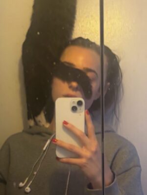 Shelby Flannery Instagram - Falling down, so still exist