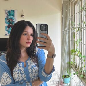 Shelle Sharma Instagram - Keep it simple🦋🤍
.
.
.
.
.
.
.
.
.
.
.
.
.
.
.
.
.
.
.
.
.
#eyes #ootd #hair #weather #bangalore #ethnic #mirrorselfie #weekend #goodday #okbye✌