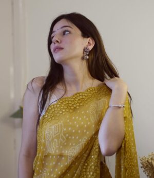 Shelle Sharma Instagram - 🌻
.
.
.
.
.
.
.
.
.
.
.
.
.
.
.
.
.
.
.
.
.
.
#yellowsaree #yellow #floral #flowers #ootd #sareelove #saree #traditional #ethnicwear #vibes #weekend #okbye
.
.