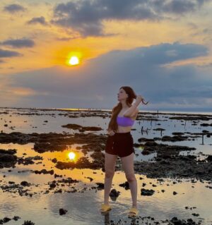 Shelle Sharma Instagram - Hello, is there anybody in there?
.
.
.
.
.
.
.
.
.
.
.
.
.
.
#beachlife #beachday #beachvibes #bali #bestbeach #nature #beachgirl #colorful #sea #bestview #vacation #hike #sunkissed #goldenhour #sunset #beachsunset #okbye