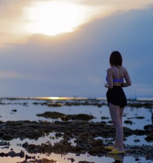Shelle Sharma Instagram - Hello, is there anybody in there?
.
.
.
.
.
.
.
.
.
.
.
.
.
.
#beachlife #beachday #beachvibes #bali #bestbeach #nature #beachgirl #colorful #sea #bestview #vacation #hike #sunkissed #goldenhour #sunset #beachsunset #okbye