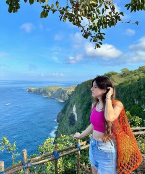 Shelle Sharma Instagram - The Epic Beach Adventure 🌴🌊✨
Swipe to see the breathtaking beauty of Nusa Penida Island Beach! The colors of nature here are the most vibrant I’ve ever seen. From the thrilling hike to the stunning destination, every moment was unforgettable.
.
.
.
.
.
.
.
.
.
.
.
.
.
.
.
#nusapenida #klinkingbeach #bestbeach #nature #beachgirl #colorful #sea #bestview #vacation #hike #sunkissed #okbye
