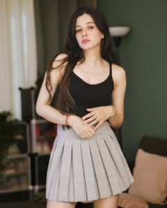 Actress Shelle Sharma HD Photos and Wallpapers August 2024