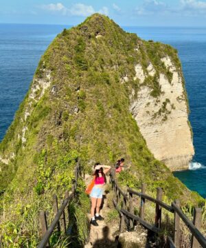 Shelle Sharma Instagram - The Epic Beach Adventure 🌴🌊✨
Swipe to see the breathtaking beauty of Nusa Penida Island Beach! The colors of nature here are the most vibrant I’ve ever seen. From the thrilling hike to the stunning destination, every moment was unforgettable.
.
.
.
.
.
.
.
.
.
.
.
.
.
.
.
#nusapenida #klinkingbeach #bestbeach #nature #beachgirl #colorful #sea #bestview #vacation #hike #sunkissed #okbye
