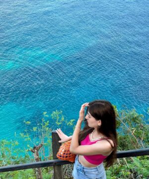 Shelle Sharma Instagram - The Epic Beach Adventure 🌴🌊✨
Swipe to see the breathtaking beauty of Nusa Penida Island Beach! The colors of nature here are the most vibrant I’ve ever seen. From the thrilling hike to the stunning destination, every moment was unforgettable.
.
.
.
.
.
.
.
.
.
.
.
.
.
.
.
#nusapenida #klinkingbeach #bestbeach #nature #beachgirl #colorful #sea #bestview #vacation #hike #sunkissed #okbye