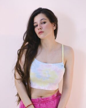 Shelle Sharma Instagram - Sunday: the day I plan a lot but actually do nothing 🌸
.
.
.
.
.
.
.
.
.
.
.
.
.
.
#pink #basics #weekend #ootd #ootdfashion #happy #summer #basicstyle #happyday #goodhairday #hair #okbye