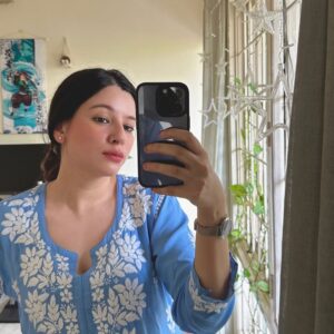 Shelle Sharma Instagram - Keep it simple🦋🤍
.
.
.
.
.
.
.
.
.
.
.
.
.
.
.
.
.
.
.
.
.
#eyes #ootd #hair #weather #bangalore #ethnic #mirrorselfie #weekend #goodday #okbye✌
