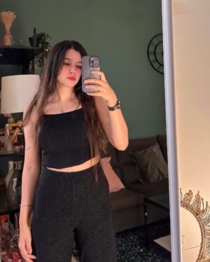 Shelle Sharma Instagram - ♠️
.
.
.
.
.
.
.
.
.
.
.
.
.
.
.
.
#black #goodhairday #ootd #classic #zara #mirrorselfie #ootdfashion #basicstyle #neutralstyle #okbye