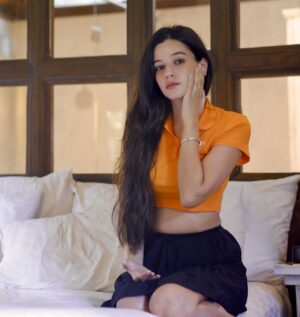 Shelle Sharma Instagram - Somewhere only we know 🪐🧡
.
.
.
.
.
.
.
.
.
.
.
.
.
.
.
.
.
.
.
#orange #black #ootd #vacation #greenery #nature #vintage #wooden #happy #okbye