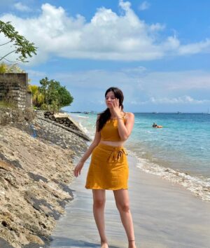 Shelle Sharma Instagram - Looking back at this beach day, I remember how beautiful everything was. The sky, the sea, and the peace I felt 🤍
.
.
.
.
.
.
.
.
.
.
.
.
.
.
.
#nusapenida #bali #bestbeach #nature #beachgirl #peace #colorful #sea #bluesky #bestview #vacation #sunkissed #beachvibes #okbye
