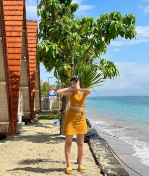 Shelle Sharma Instagram - Looking back at this beach day, I remember how beautiful everything was. The sky, the sea, and the peace I felt 🤍
.
.
.
.
.
.
.
.
.
.
.
.
.
.
.
#nusapenida #bali #bestbeach #nature #beachgirl #peace #colorful #sea #bluesky #bestview #vacation #sunkissed #beachvibes #okbye