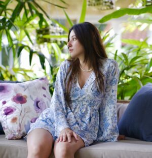 Shelle Sharma Instagram - Quiet moments 🍃🌿🌱
.
.
.
.
.
.
.
.
.
.
.
.
.
.
.
.
.
.
#ootd #vacation #greenery #nature #vintage #wooden #floral #happy #weekend #okbye