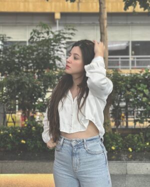 Shelle Sharma Instagram - 🕊️
.
.
.
.
.
.
.
.
.
.
.
.
.
.
#white #ootd #netural #basic #goodhairday #weekend #okbye