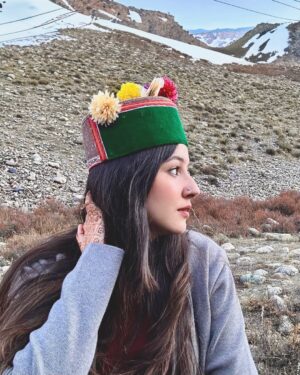 Shelle Sharma Instagram - Where the mountains write their own postcards 🏔️💌
.
.
.
.
.
.
.
.
.
.
.
.
.
.
.
#mountains #trekking #bulesky #nature #myvillage #valley #apple #chitkul #kinnaur #okbye✌