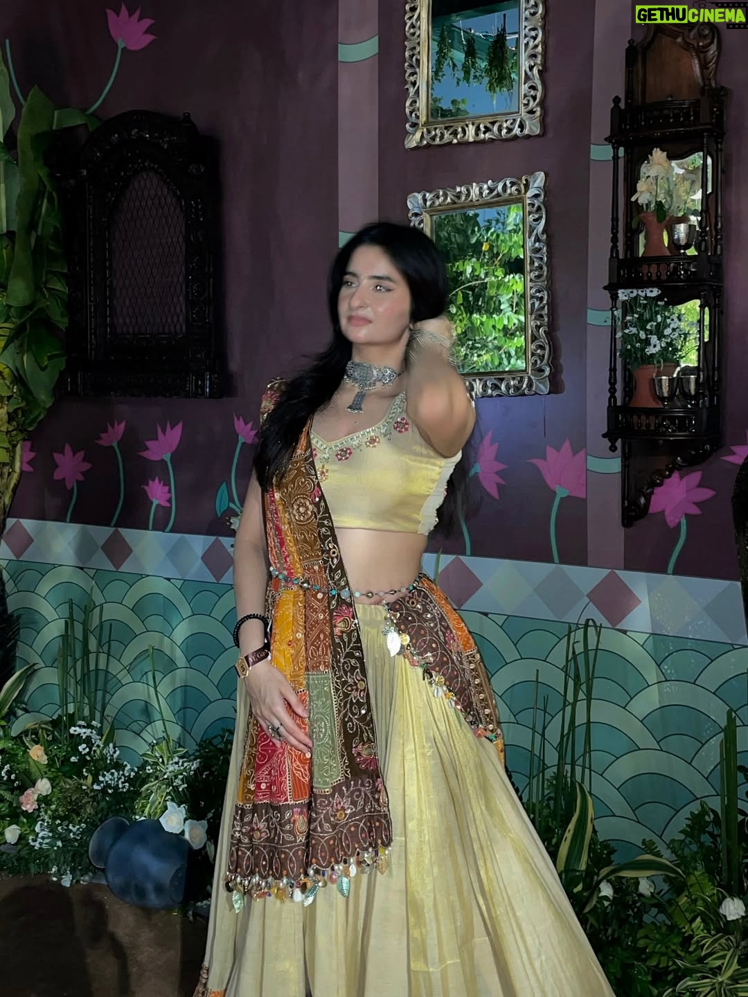 Sheran Ratnani - 6.9K Likes - In my DND Gujju Era ✨
🏷️: @shree_by_avaniisheth 
.
.
.
#navratri #garbaoutfit #indianoutfit #navratri25 #chaniyacholi #indianlehenga #gujarati #festivewear
Gujju Nights #🧿