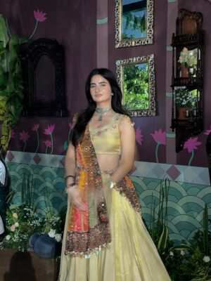 Sheran Ratnani Instagram - In my DND Gujju Era ✨
🏷️: @shree_by_avaniisheth
.
.
.
#navratri #garbaoutfit #indianoutfit #navratri25 #chaniyacholi #indianlehenga #gujarati #festivewear
Gujju Nights #🧿