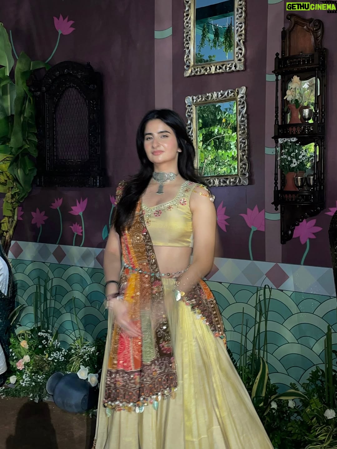 Sheran Ratnani - 6.9K Likes - In my DND Gujju Era ✨
🏷️: @shree_by_avaniisheth 
.
.
.
#navratri #garbaoutfit #indianoutfit #navratri25 #chaniyacholi #indianlehenga #gujarati #festivewear
Gujju Nights #🧿