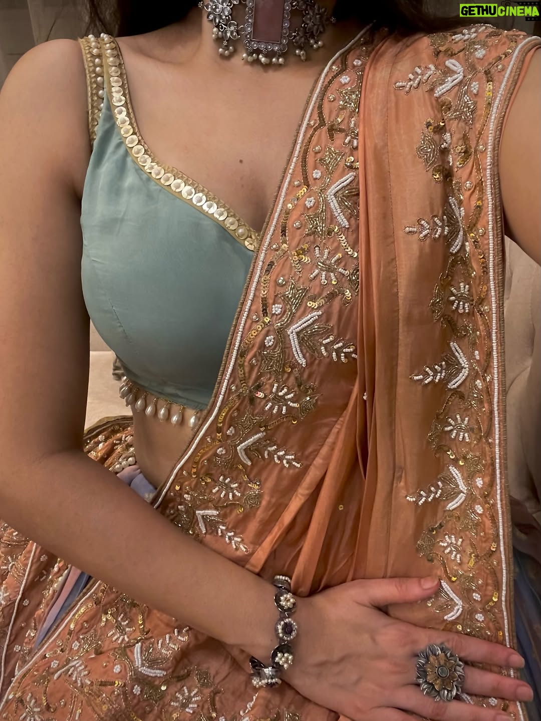 Sheran Ratnani - 16.8K Likes - Morni Vibes ✨🦚
.
.
🏷️: @resha_by_mirika.patel 
.
.
.
#navratri #garbaoutfit #indianoutfit #navratri25 #chaniyacholi #indianlehenga #gujarati #festivewear Gujju Nights #🧿