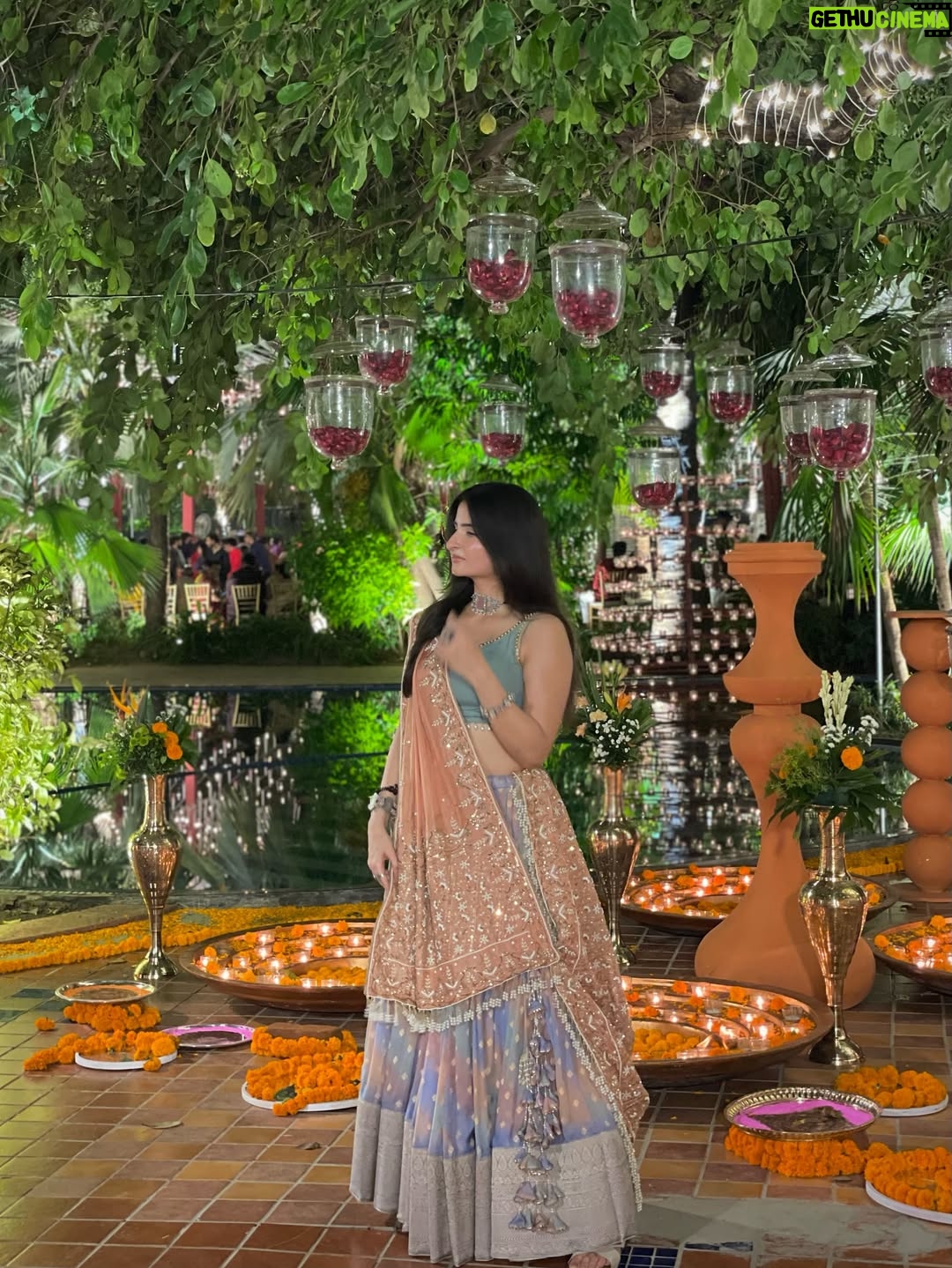 Sheran Ratnani - 16.8K Likes - Morni Vibes ✨🦚
.
.
🏷️: @resha_by_mirika.patel 
.
.
.
#navratri #garbaoutfit #indianoutfit #navratri25 #chaniyacholi #indianlehenga #gujarati #festivewear Gujju Nights #🧿
