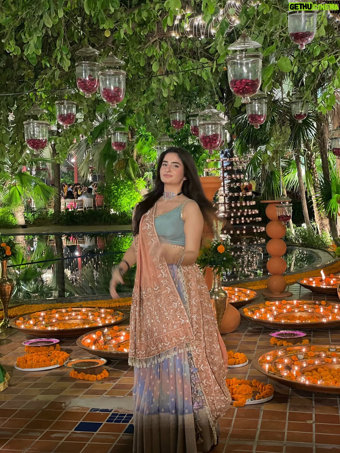 Sheran Ratnani - 16.8K Likes - Morni Vibes ✨🦚
.
.
🏷️: @resha_by_mirika.patel 
.
.
.
#navratri #garbaoutfit #indianoutfit #navratri25 #chaniyacholi #indianlehenga #gujarati #festivewear Gujju Nights #🧿