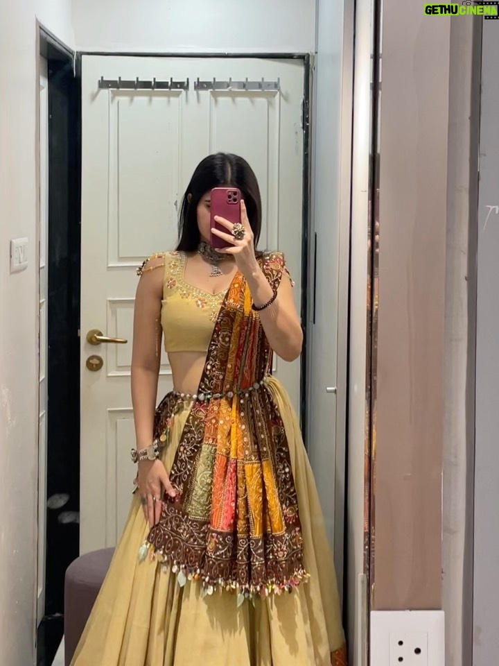 Sheran Ratnani - 6.9K Likes - In my DND Gujju Era ✨
🏷️: @shree_by_avaniisheth 
.
.
.
#navratri #garbaoutfit #indianoutfit #navratri25 #chaniyacholi #indianlehenga #gujarati #festivewear
Gujju Nights #🧿