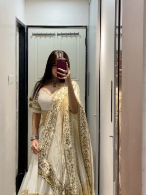 Sheran Ratnani Instagram - Soulful Whites 🕊️✨✨
.
.
🏷️: @praptis_redefine_urself @roniee_11
.
.
.
#navratri #garbaoutfit #indianoutfit #navratri25 #chaniyacholi #indianlehenga #gujarati #festivewear #🧿 Gujju nights