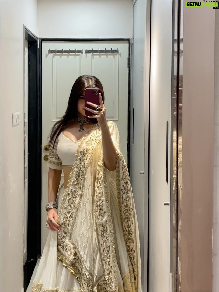 Sheran Ratnani - 23.7K Likes - Soulful Whites 🕊️✨✨
.
.
🏷️: @praptis_redefine_urself @roniee_11 
.
.
.
#navratri #garbaoutfit #indianoutfit #navratri25 #chaniyacholi #indianlehenga #gujarati #festivewear #🧿 Gujju nights