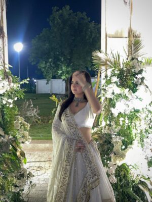 Sheran Ratnani Instagram - Soulful Whites 🕊️✨✨
.
.
🏷️: @praptis_redefine_urself @roniee_11
.
.
.
#navratri #garbaoutfit #indianoutfit #navratri25 #chaniyacholi #indianlehenga #gujarati #festivewear #🧿 Gujju nights