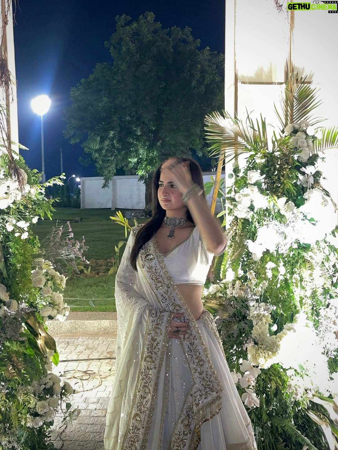 Sheran Ratnani - 23.7K Likes - Soulful Whites 🕊️✨✨
.
.
🏷️: @praptis_redefine_urself @roniee_11 
.
.
.
#navratri #garbaoutfit #indianoutfit #navratri25 #chaniyacholi #indianlehenga #gujarati #festivewear #🧿 Gujju nights