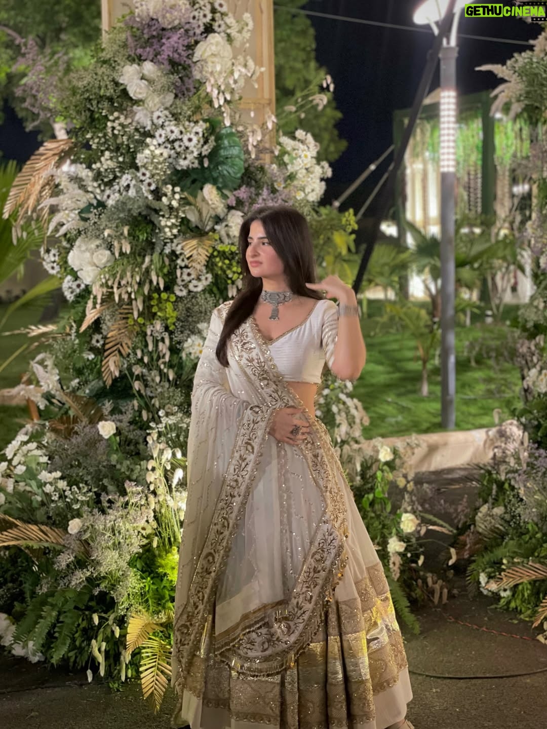 Sheran Ratnani - 23.7K Likes - Soulful Whites 🕊️✨✨
.
.
🏷️: @praptis_redefine_urself @roniee_11 
.
.
.
#navratri #garbaoutfit #indianoutfit #navratri25 #chaniyacholi #indianlehenga #gujarati #festivewear #🧿 Gujju nights