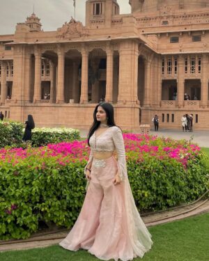 Sheran Ratnani Instagram - Season of 💕
🏷️: @divishasharmaofficial
.
.
.
#weddingdiaries #lehengha #ethnicwear #umaidbhawan #indian #weddings #traditional #desioutfit #🧿