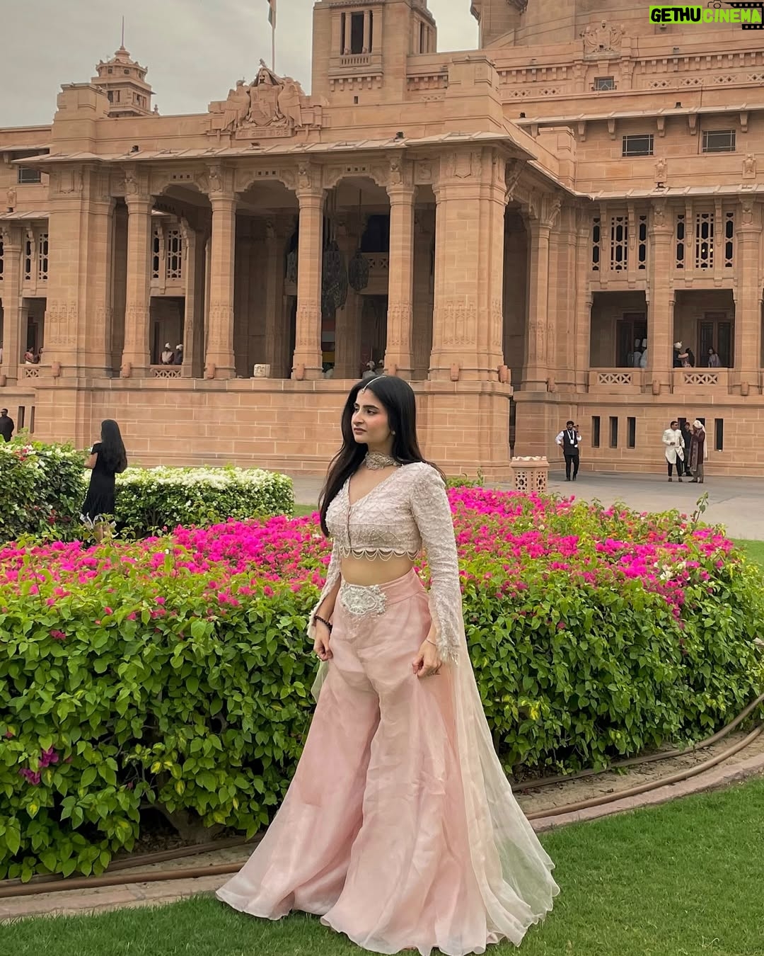 Sheran Ratnani - 4.8K Likes - Season of 💕 
🏷️: @divishasharmaofficial 
.
.
.
#weddingdiaries #lehengha #ethnicwear #umaidbhawan #indian #weddings #traditional #desioutfit #🧿