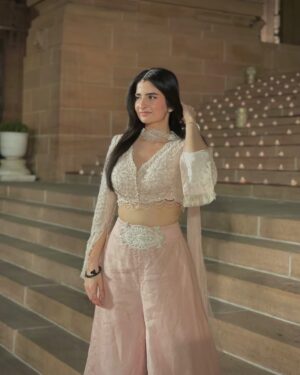 Sheran Ratnani Instagram - Season of 💕
🏷️: @divishasharmaofficial
.
.
.
#weddingdiaries #lehengha #ethnicwear #umaidbhawan #indian #weddings #traditional #desioutfit #🧿