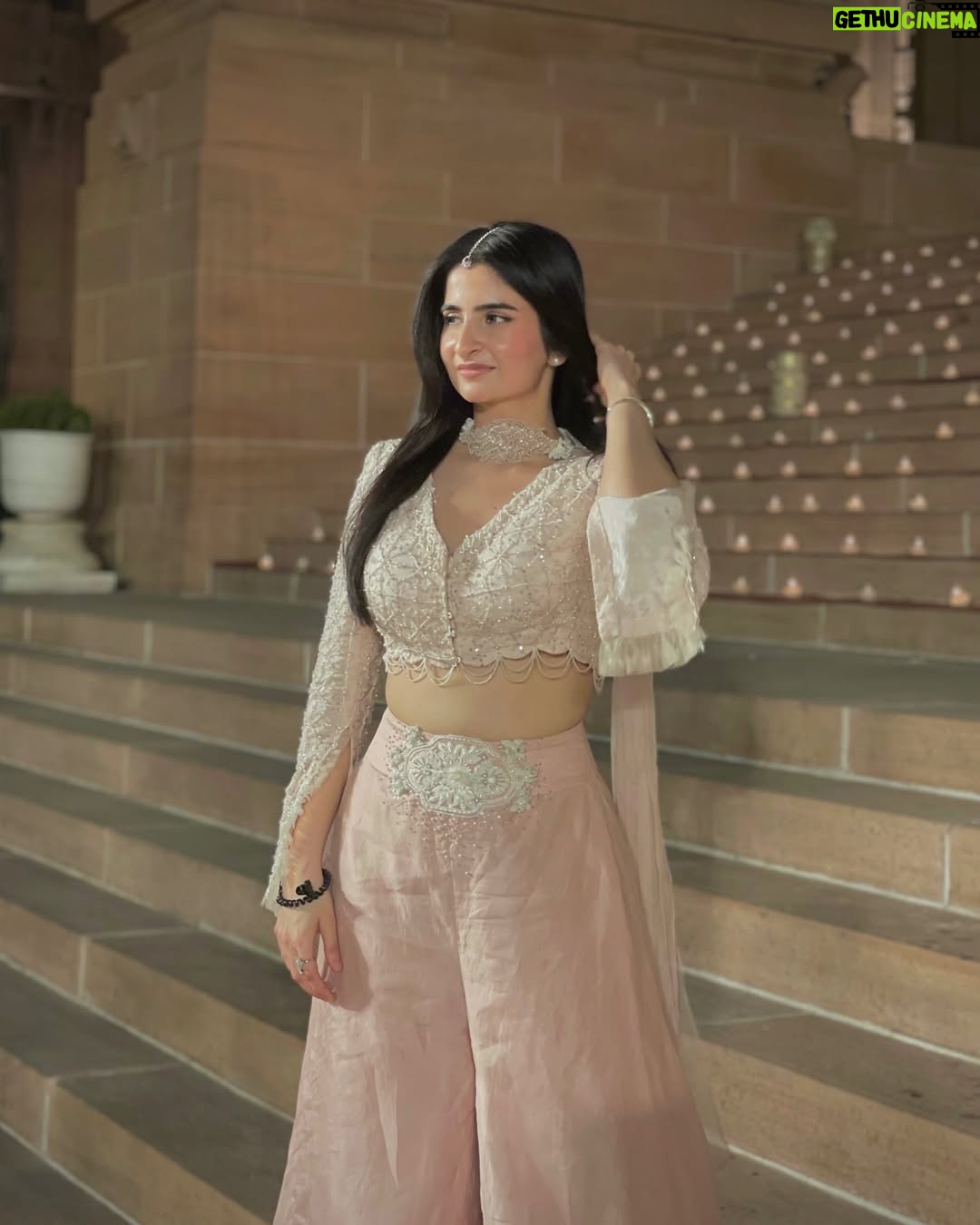 Sheran Ratnani - 4.8K Likes - Season of 💕 
🏷️: @divishasharmaofficial 
.
.
.
#weddingdiaries #lehengha #ethnicwear #umaidbhawan #indian #weddings #traditional #desioutfit #🧿