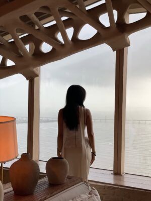 Sheran Ratnani Instagram - The kind of quiet that doesn’t ask for attention ✨🕊️🤍
.
.
.
#ootd #sundowner #vacationfit #summervibes #outfitinspiration #oldmoneyaesthetic #whitedress #etherial #🧿