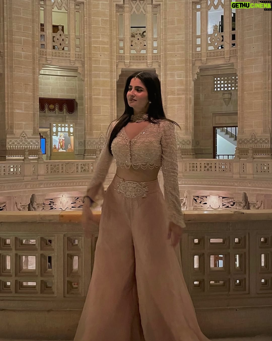 Sheran Ratnani - 4.8K Likes - Season of 💕 
🏷️: @divishasharmaofficial 
.
.
.
#weddingdiaries #lehengha #ethnicwear #umaidbhawan #indian #weddings #traditional #desioutfit #🧿