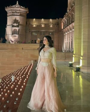Sheran Ratnani Instagram - Season of 💕
🏷️: @divishasharmaofficial
.
.
.
#weddingdiaries #lehengha #ethnicwear #umaidbhawan #indian #weddings #traditional #desioutfit #🧿