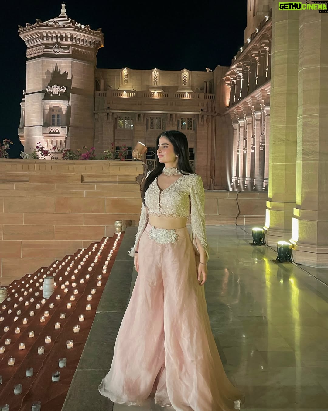 Sheran Ratnani - 4.8K Likes - Season of 💕 
🏷️: @divishasharmaofficial 
.
.
.
#weddingdiaries #lehengha #ethnicwear #umaidbhawan #indian #weddings #traditional #desioutfit #🧿