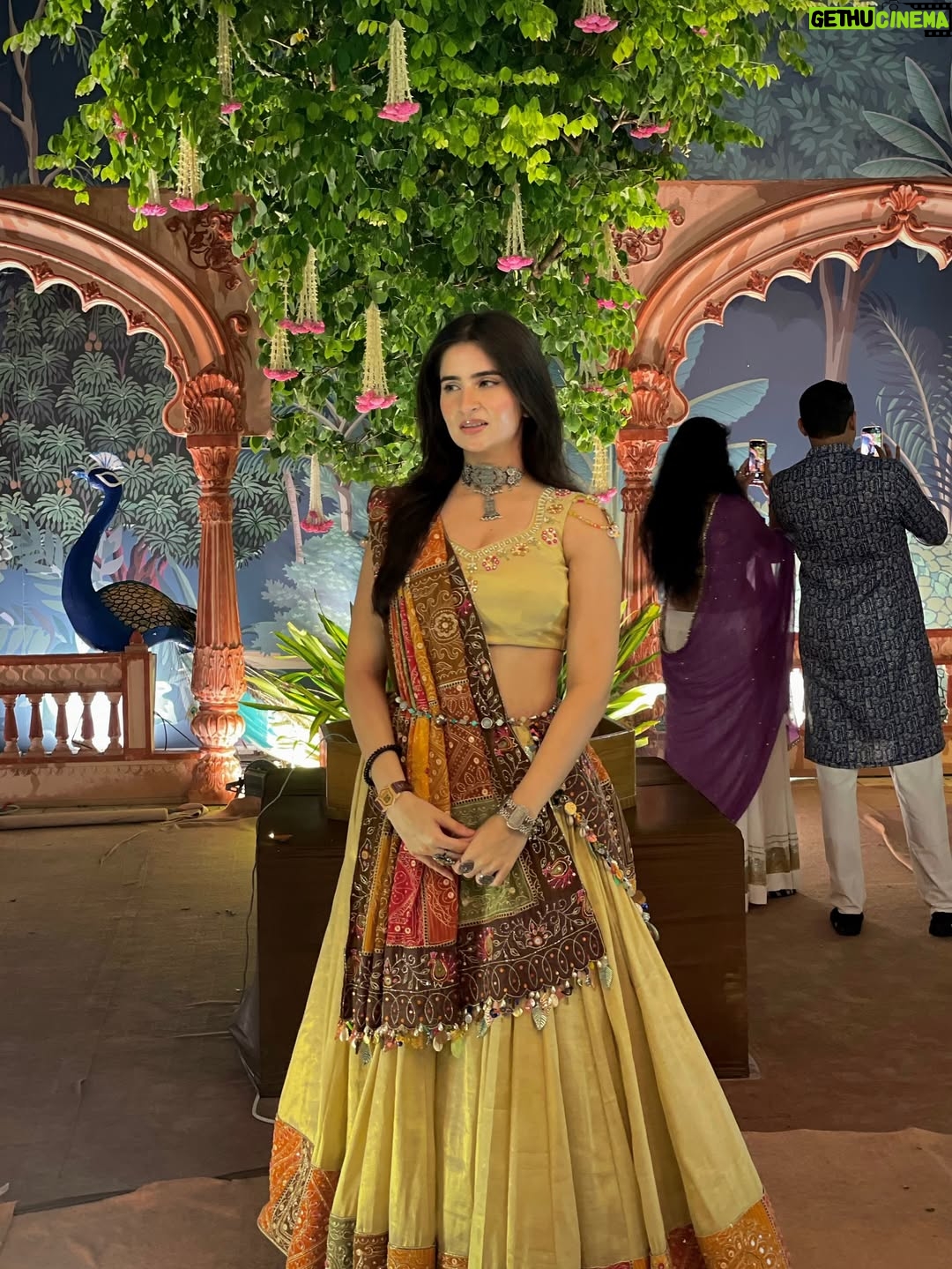 Sheran Ratnani - 6.9K Likes - In my DND Gujju Era ✨
🏷️: @shree_by_avaniisheth 
.
.
.
#navratri #garbaoutfit #indianoutfit #navratri25 #chaniyacholi #indianlehenga #gujarati #festivewear
Gujju Nights #🧿