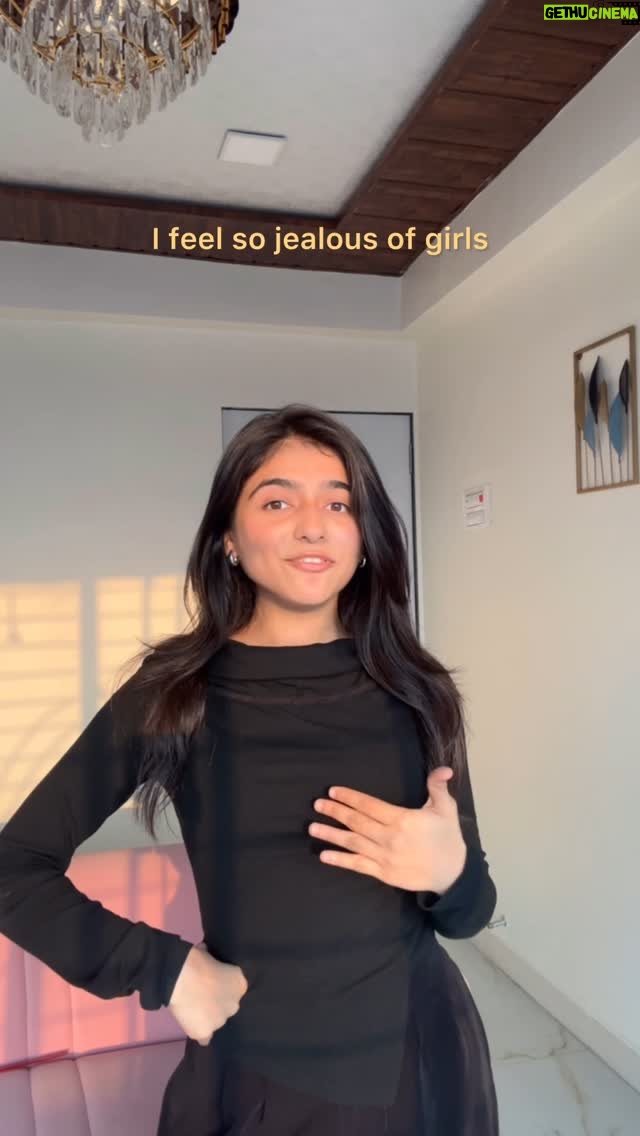 Shifa Solanky - 349.5K Likes - Sab dar jaate hai😭
.
.
.
.
.
.
.
.
.
#reels #relateablecontent #relateableposts #othersvsme #sneezinglikecrazy