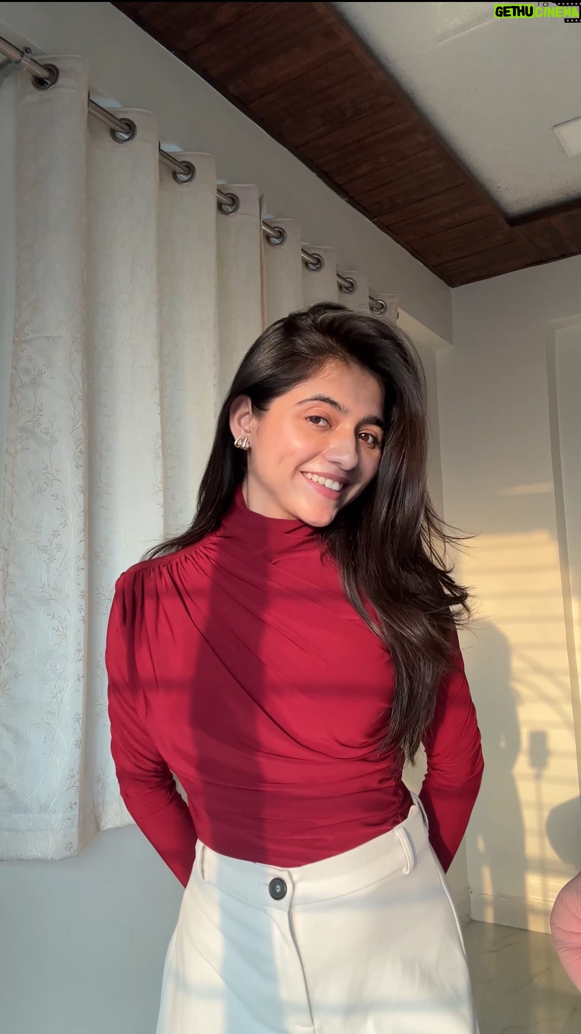 Shifa Solanky - 40.7K Likes - Which one’s your favourite?🙂‍↔️
1st- @myntra 
2nd- @shoppers_stop 
3rd- @urbanic_in 
4th- @hm 
5th- @savana 
.
.
.
.
.
.
#modestfashıon #modesttops #modestclothing #modestoutfit