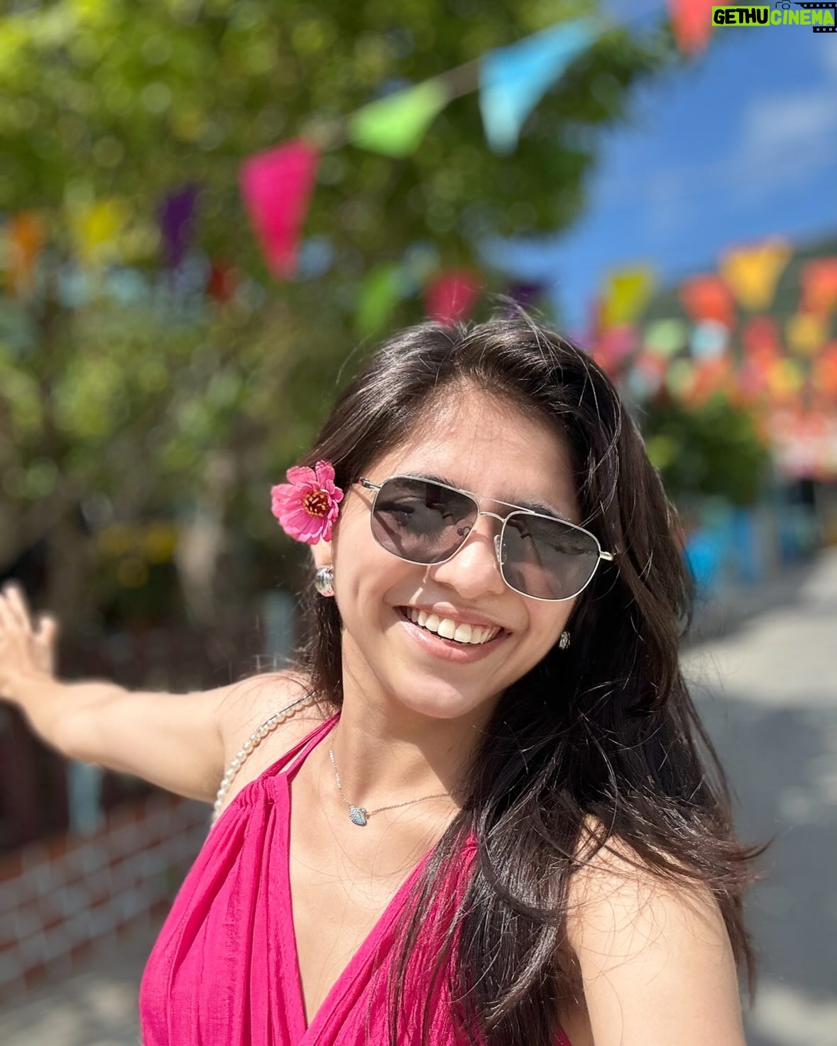 Shifa Solanky - 31.1K Likes - Main character ft. flowers🙂‍↔️🌸