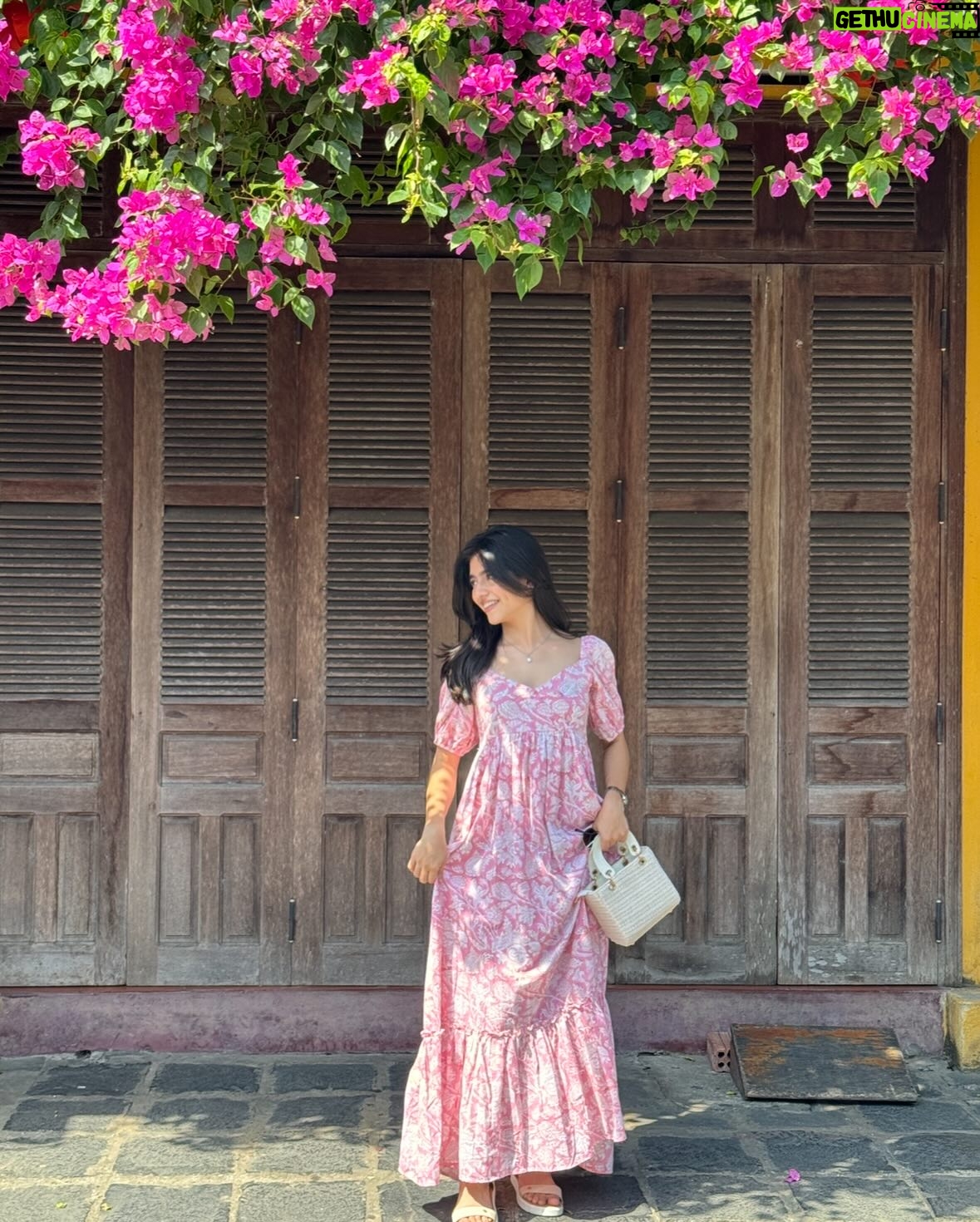 Shifa Solanky - 31.1K Likes - Main character ft. flowers🙂‍↔️🌸